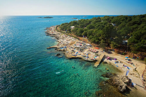 Prachtige camping aan de kust van Kroatië Camping-aan-kust-Kroatie-met-tieners