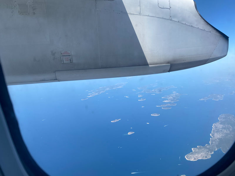 Uitzicht eilanden vliegtuig