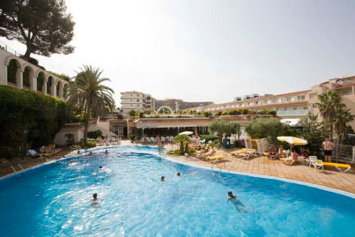 Relaxed hotel met zwembad in het bruisende Lloret de Mar Jongerenvakantie-Lloret-de-mar