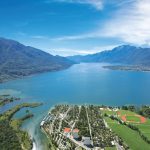 Grote familiecamping aan een mooi meer in Zwitserland