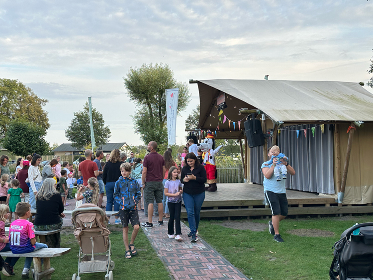 Papillon Country Resort met tieners