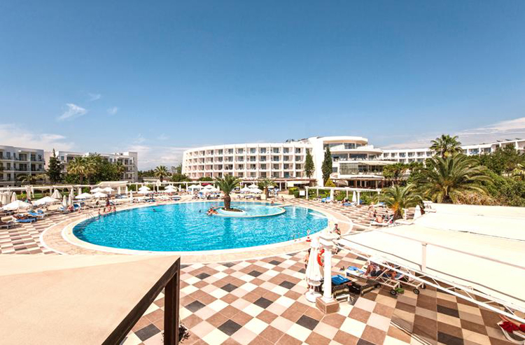 Blue Waters Club Side
