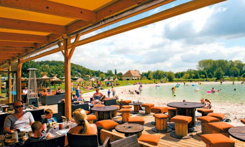 Camping La Croix du Vieux Pont met tieners