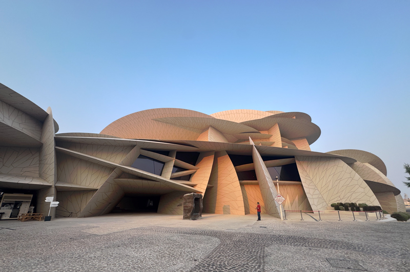 Qatar met tieners national museum bezoeken